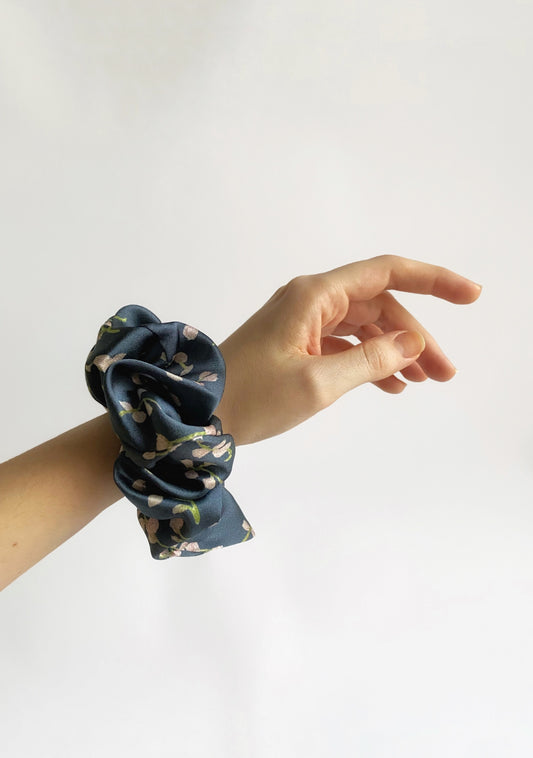 Silk Scrunchie | Midnight Blossom - Anomable